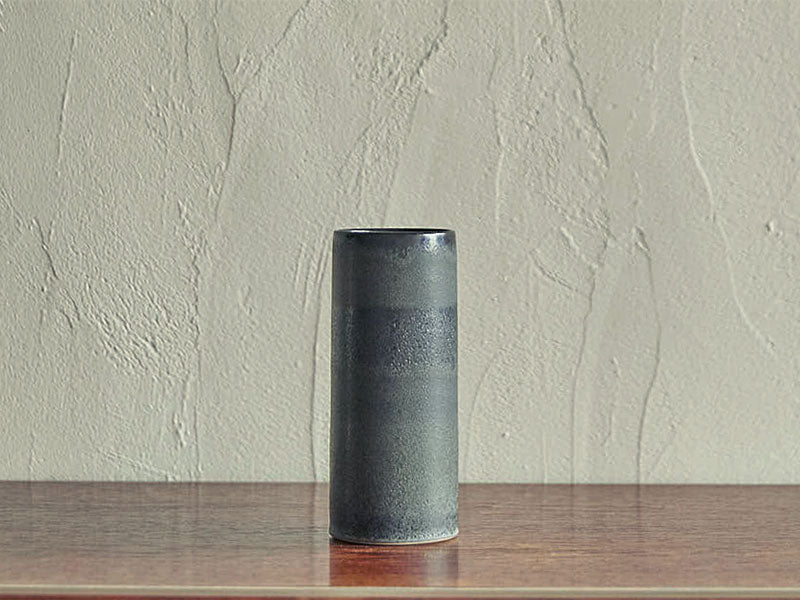 TORTUS Copenhagen (DENMARK) / Eric Landon / Unika cylinder in obsidian black glaze(T06)