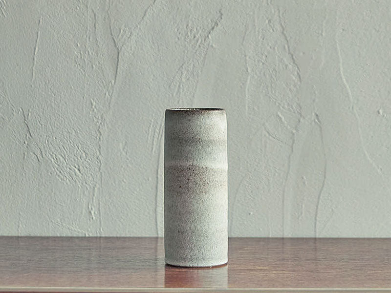 TORTUS Copenhagen (DENMARK) / Eric Landon / Unika cylinder in frosted white glaze  ( dark stoneware)(T04)