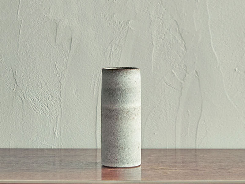 TORTUS Copenhagen (DENMARK) / Eric Landon / Unika cylinder in frosted white glaze  ( dark stoneware)(T04)