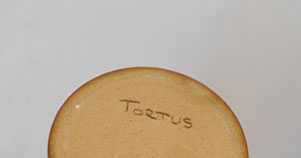 TORTUS Copenhagen (DENMARK) / Eric Landon / Unika cylinder in frosted white glaze  ( dark stoneware)(T04)