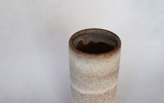 TORTUS Copenhagen (DENMARK) / Eric Landon / Unika cylinder in frosted white glaze  ( dark stoneware)(T04)