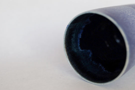 TORTUS Copenhagen (DENMARK) / Eric Landon / Unique cylinder in indigo blue glaze (T08)