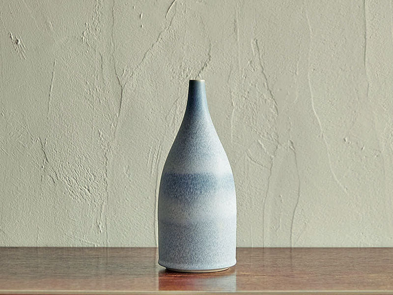 TORTUS Copenhagen (DENMARK) / Eric Landon / Long necked bottle in light blue glaze（T12）