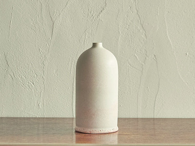 TORTUS Copenhagen (DENMARK) / Eric Landon / Shouldered bottle in coral glaze (T22)